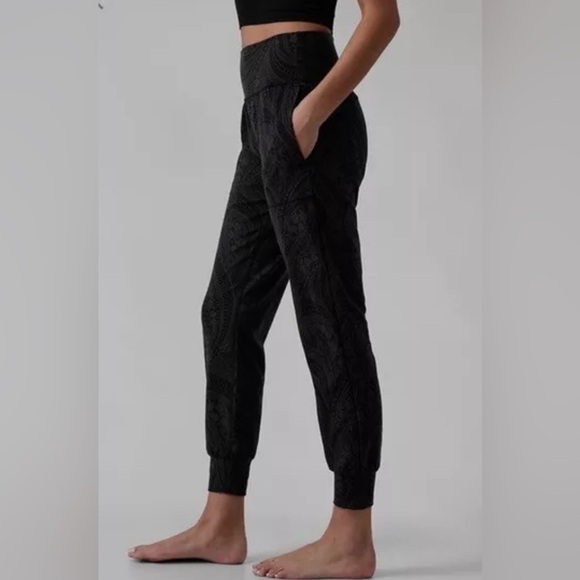 Athleta Salutation Textured Jogger - Picture 4 of 10